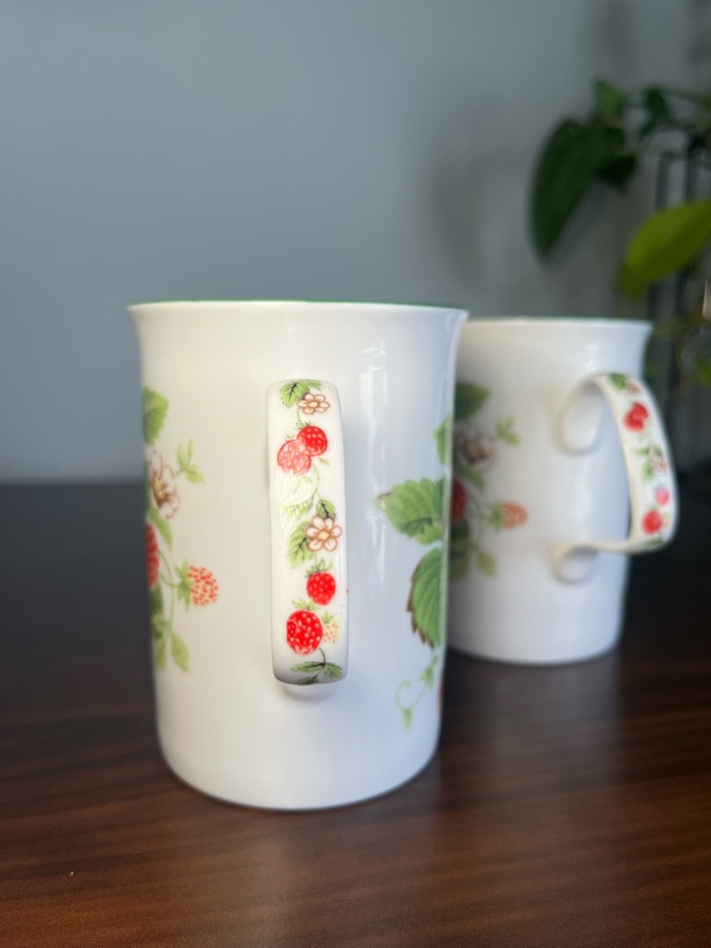 2 'Strawberry Fruit Garden' 1990 mugs. Roy Kirkham fine bone china. - Picture 12 of 13